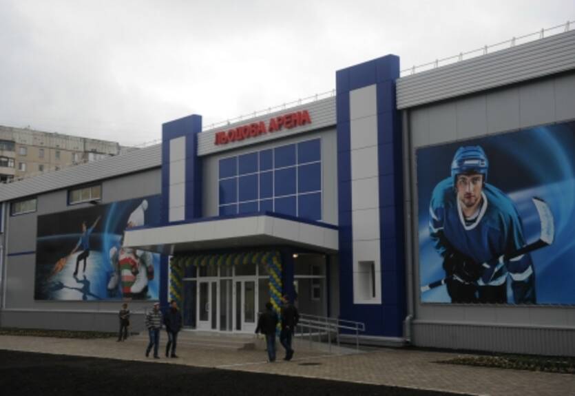 В Луганске открыли ледовую арену