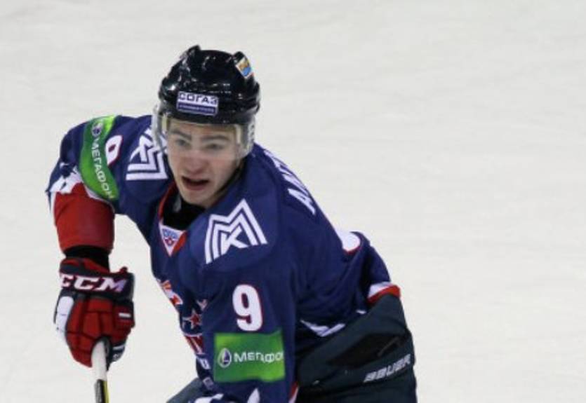 КХЛ. Магнитка переподписала Антипина