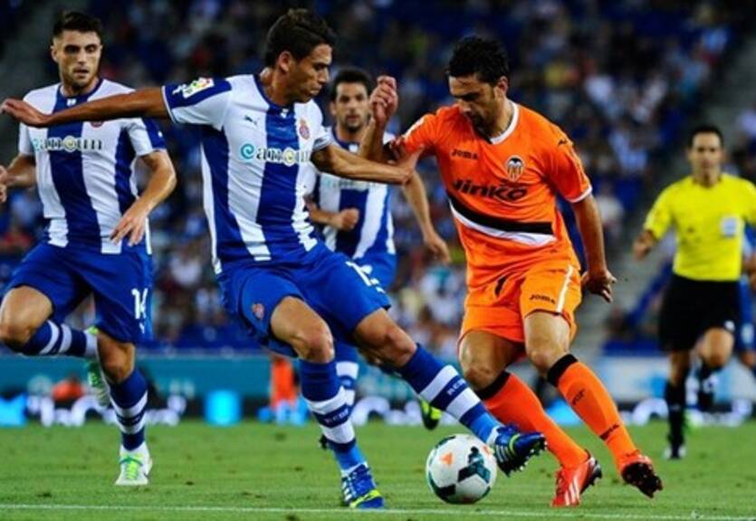 Сосьедад спасается в Эльче, Валенсия уступает в Барселоне
