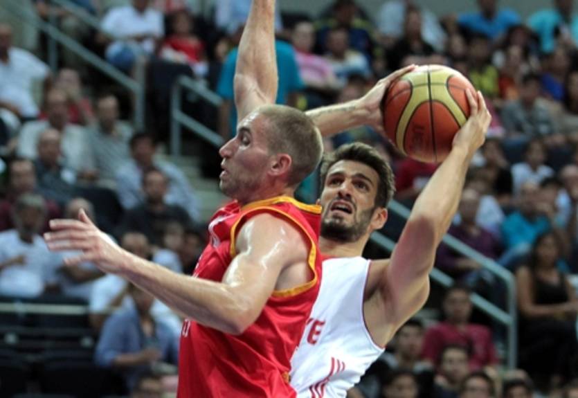 Товарищеские матчи. Испания переигрывает Францию, победы Македонии и Боснии