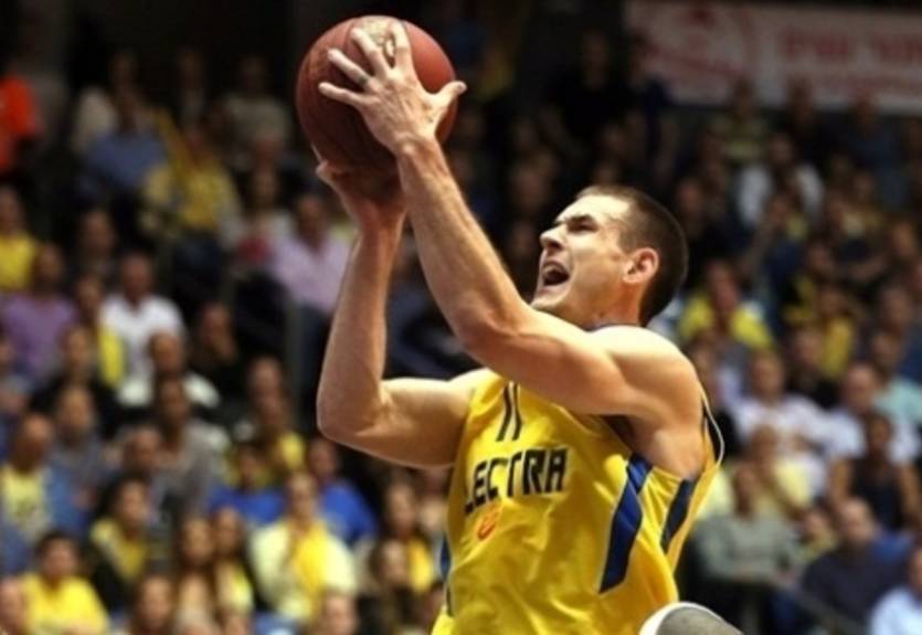 Официально: Канер-Медли — игрок Уникахи