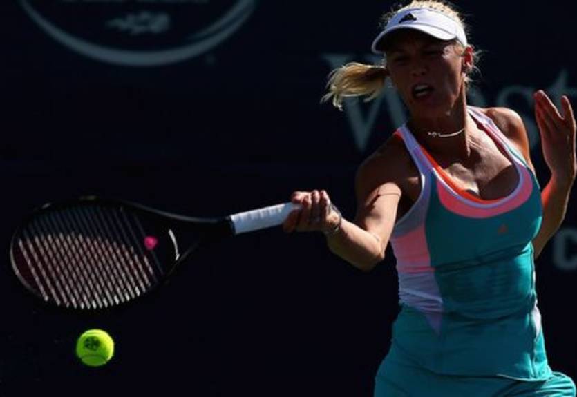 Нью-Хейвен (WTA). Уверенная победа Возняцки, трудности Квитовой, вылет Гергес