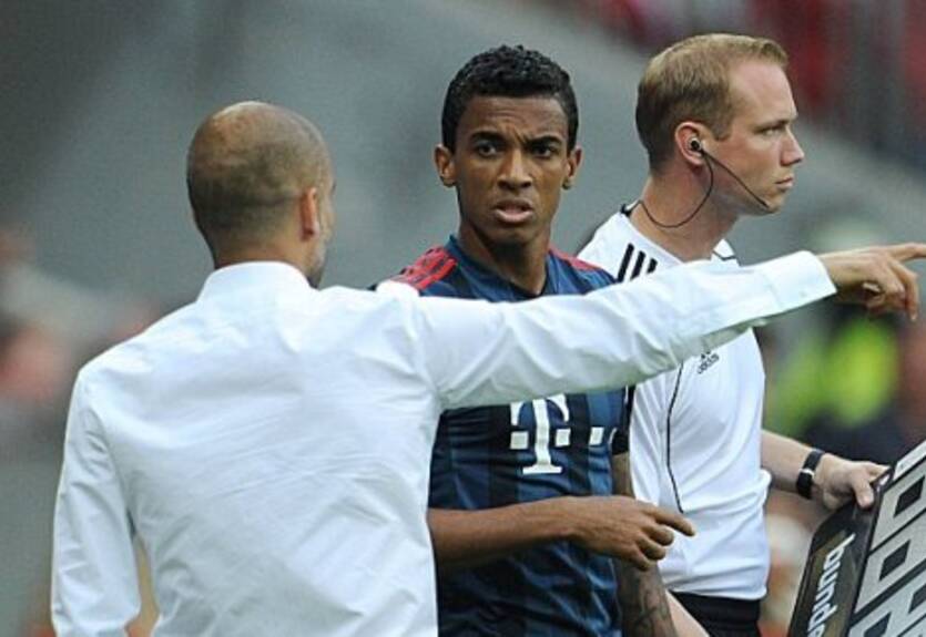 Вольфсбург может дать больше Арсенала за Луиса Густаво