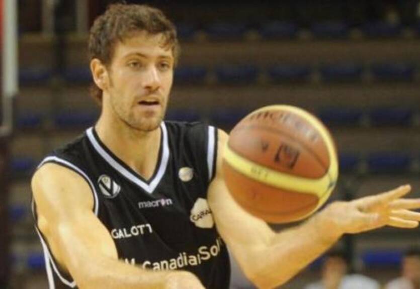 Армани Джинс усиливается бигмэном сборной Италии