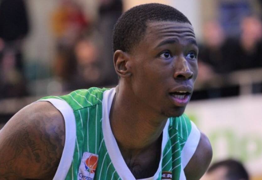 Центровой Ферро перебирается в Италию