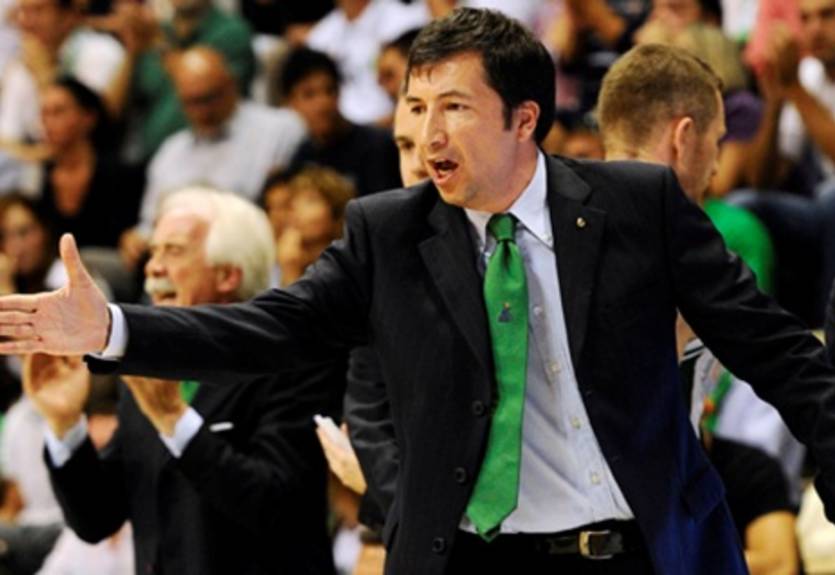 Банки отрицает факт переговоров с Армани Джинс