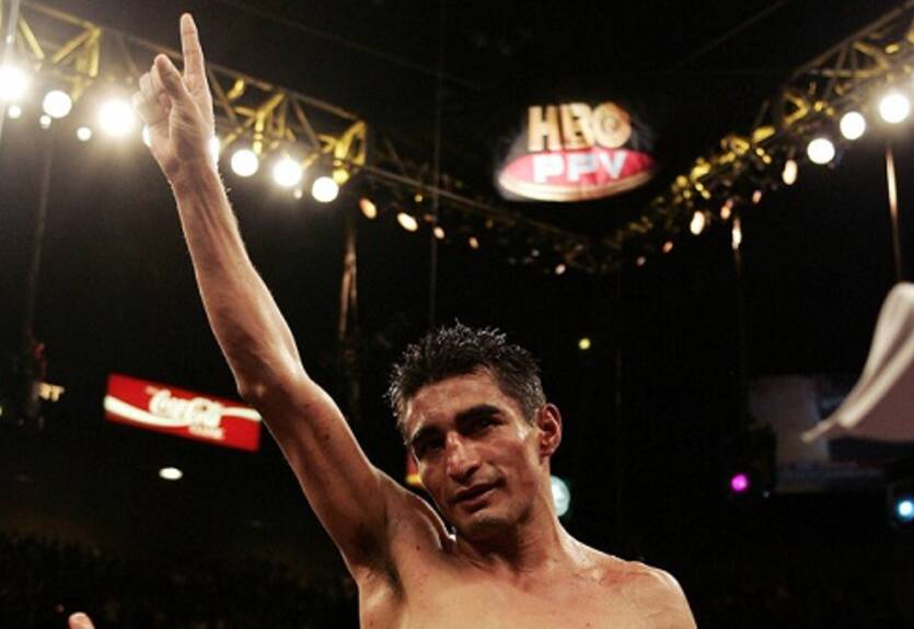 Моралес: два поединка и на покой