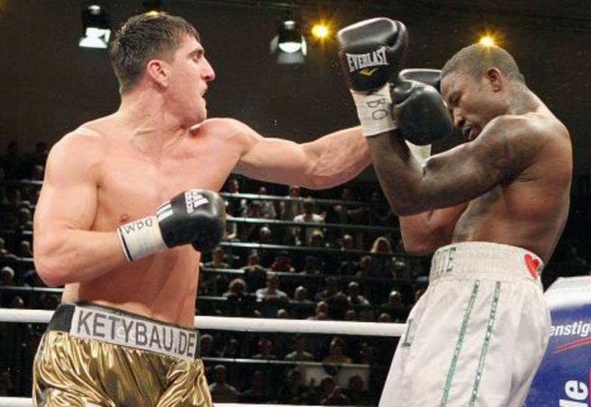 Хук побил Афолаби