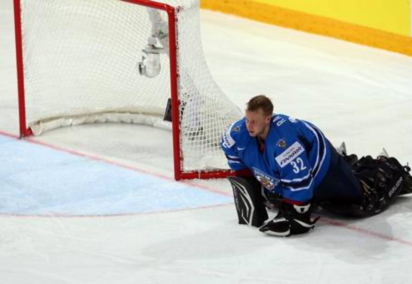 НХЛ. Чикаго подписывает финского вратаря