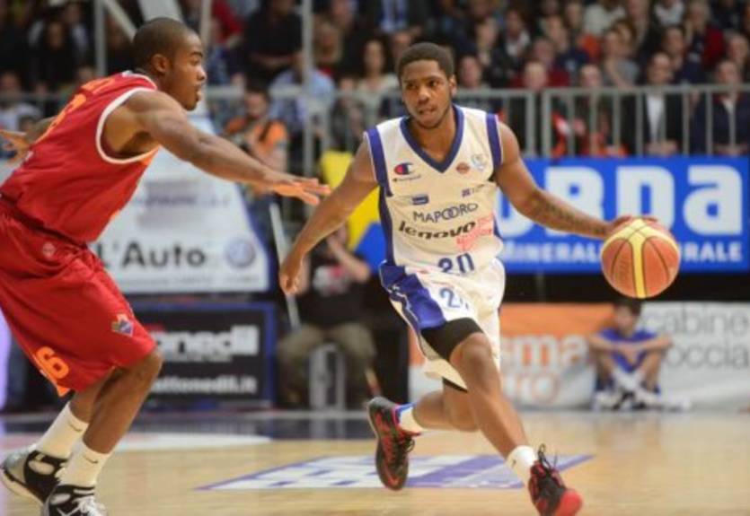 Италия. Канту настигает Виртус