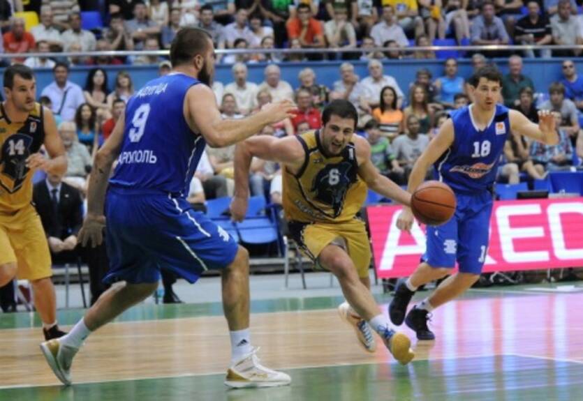 Суперлига. Будивельник бьет Азовмаш и выходит вперед в серии