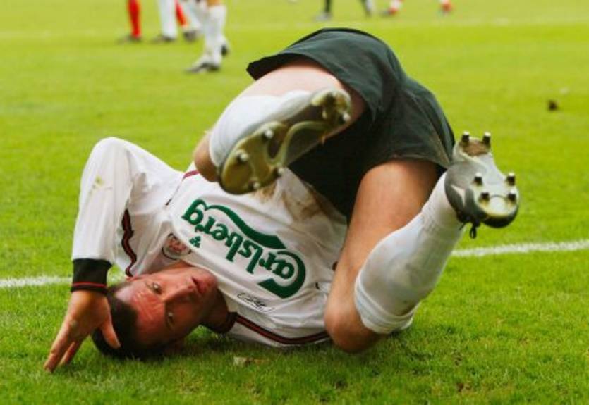 "Однажды Карра пытался продолжить матч со сломанной ногой..."