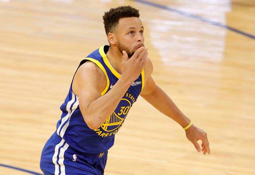 Потрясающий аллей-уп Уэстбрука и шикарный трехочковый Карри – среди лучших моментов дня в НБА