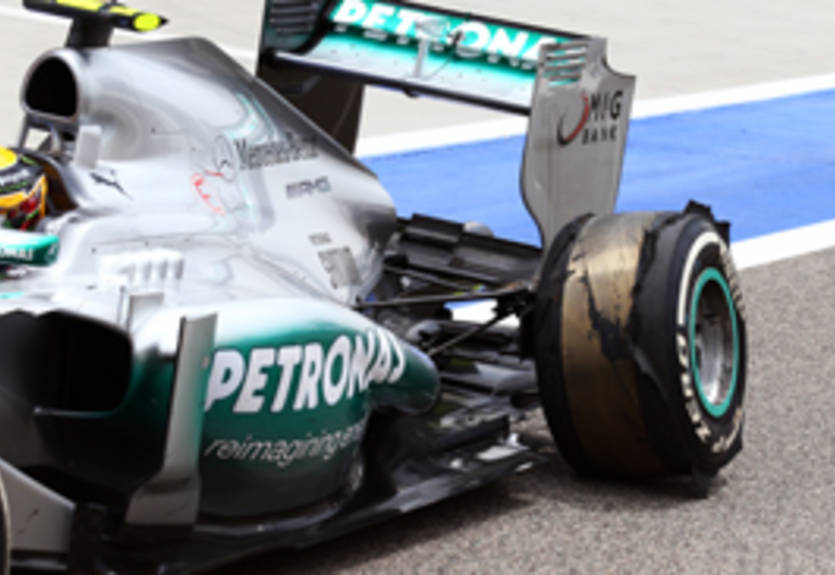 Формула-1. Пирелли расследует прокол шины Хэмилтона на ГП Бахрейна