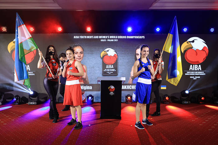 Нигина Уктамова и Кристина Лакийчук / twitter.com/AIBA_Boxing