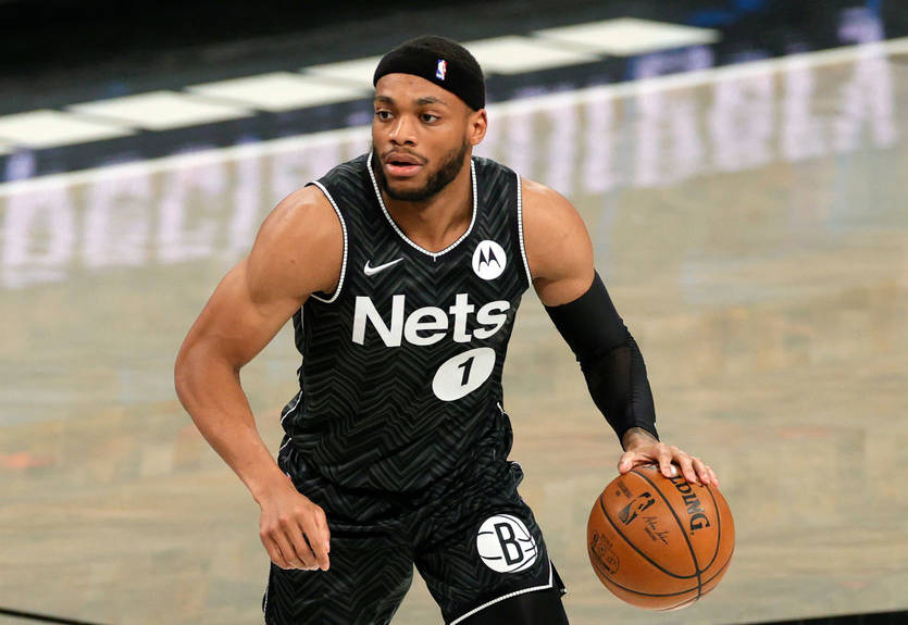 Эффектные данки Бриджеса и Брауна - среди лучших моментов дня в НБА