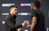 Бивол и Ричардс провели дуэль взглядов перед титульным боем