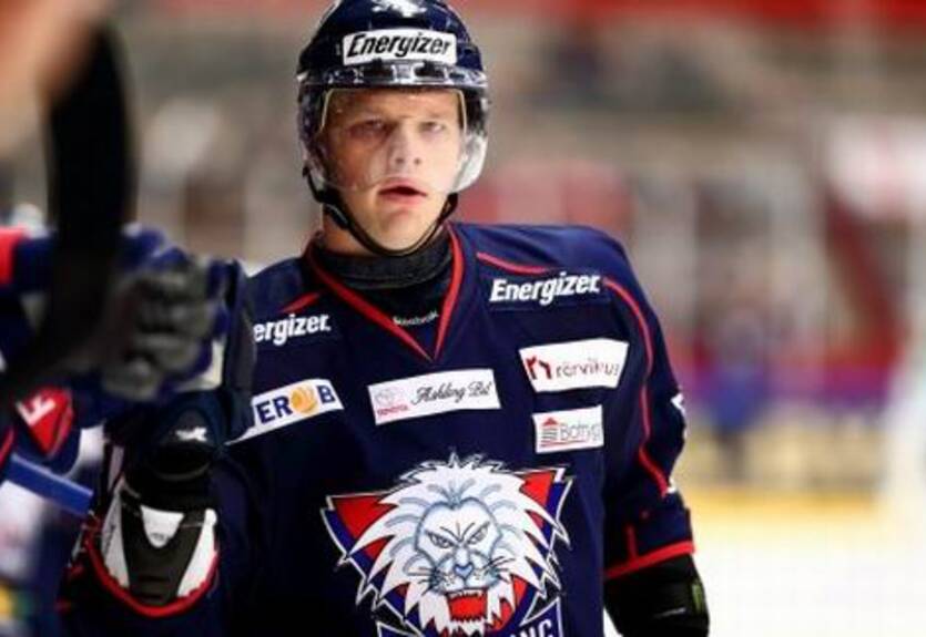 НХЛ. Швеция не отпустила форварда в Бостон