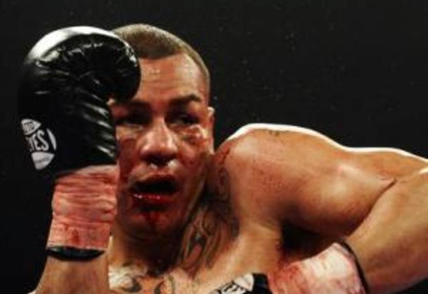 Альварадо порезали лицо