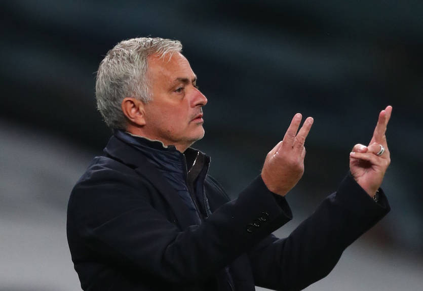 СМИ раскрыли зарплату Моуринью в Роме