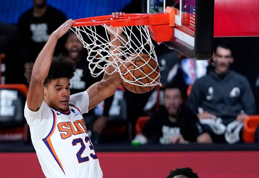 Эффектные данки Хэйса и Джонсона - среди лучших моментов дня в НБА