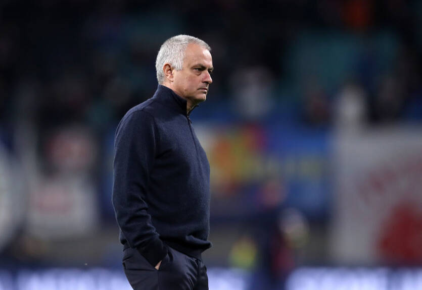 Авиакомпания поиздевалась над Моуринью после перехода тренера в Рому