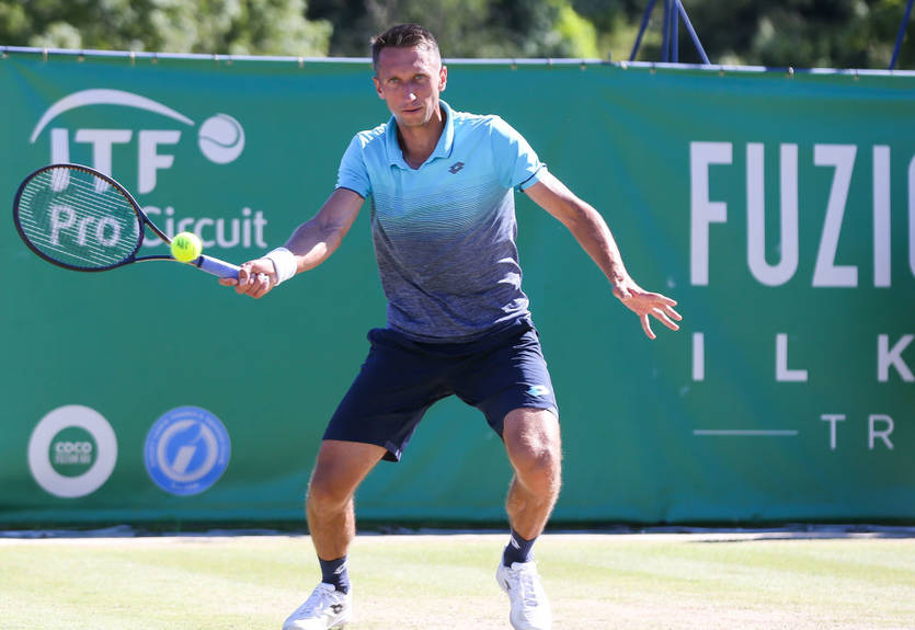 Стаховский вылетел из турнира в Праге, проиграв во втором круге