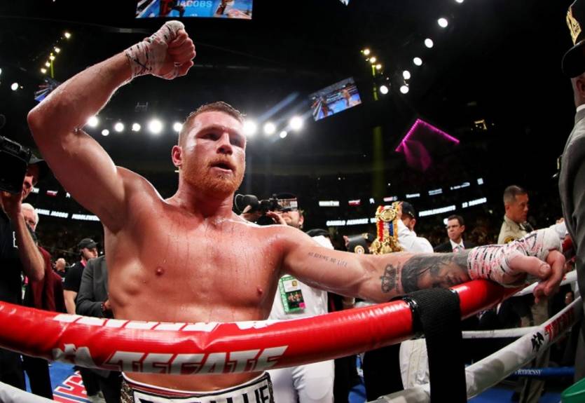 Канело победил Сондерса и оформил чемпионство по трем версиям Канело победил Сондерса и оформил чемпионство по трем версиям