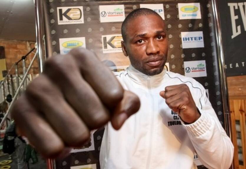 Узелков по очкам уступил Энгумбу