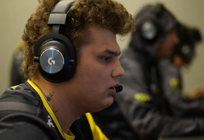 NaVi, Unique и Monaco Gambit определят участника киевского мэйджора - онлайн-трансляция матчей NaVi, Unique и Monaco Gambit определят участника киевского мэйджора - онлайн-трансляция матчей