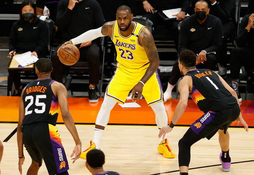 НБА: Лейкерс сравняли счет в серии с Финиксом, Бруклин увеличил преимущество над Бостоном НБА: Лейкерс сравняли счет в серии с Финиксом, Бруклин увеличил преимущество над Бостоном