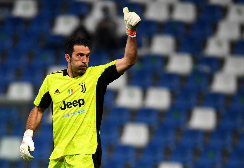 Буффон может продолжить карьеру в Бенфике