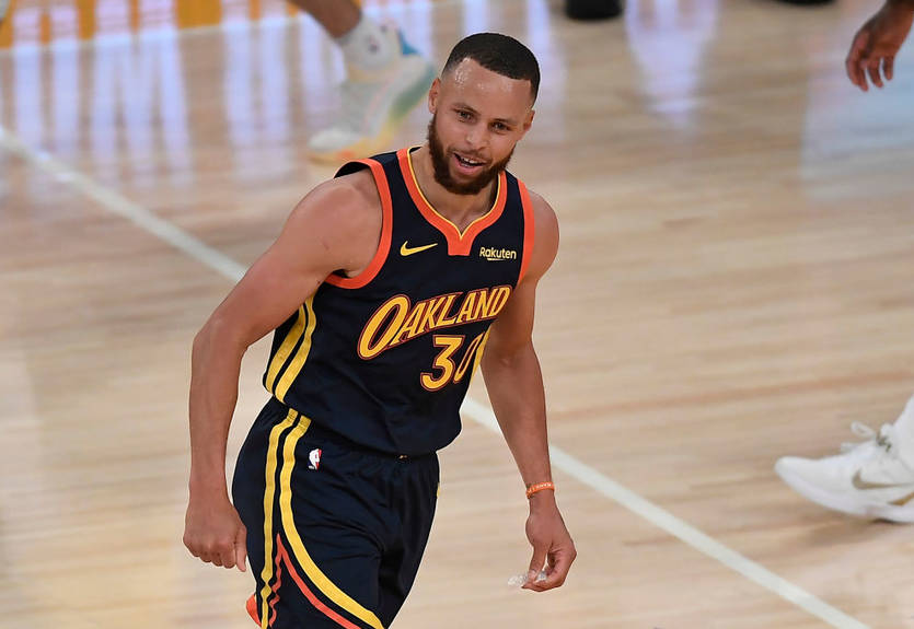 Эксклюзивные кроссовки Карри с изображением Брюса Ли продали на аукционе