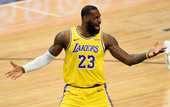 ЛеБрон впервые в карьере вылетел в первом раунде плей-офф