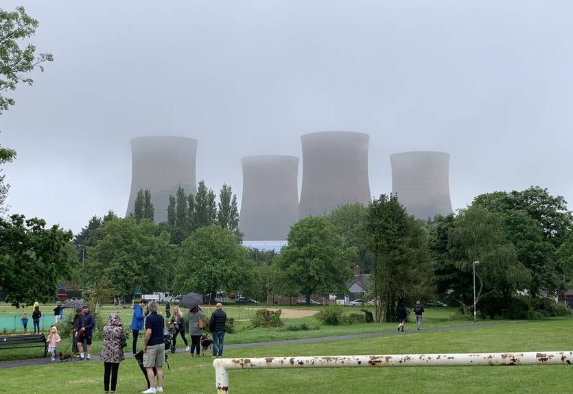 В Англии матч прервали из-за сноса электростанции