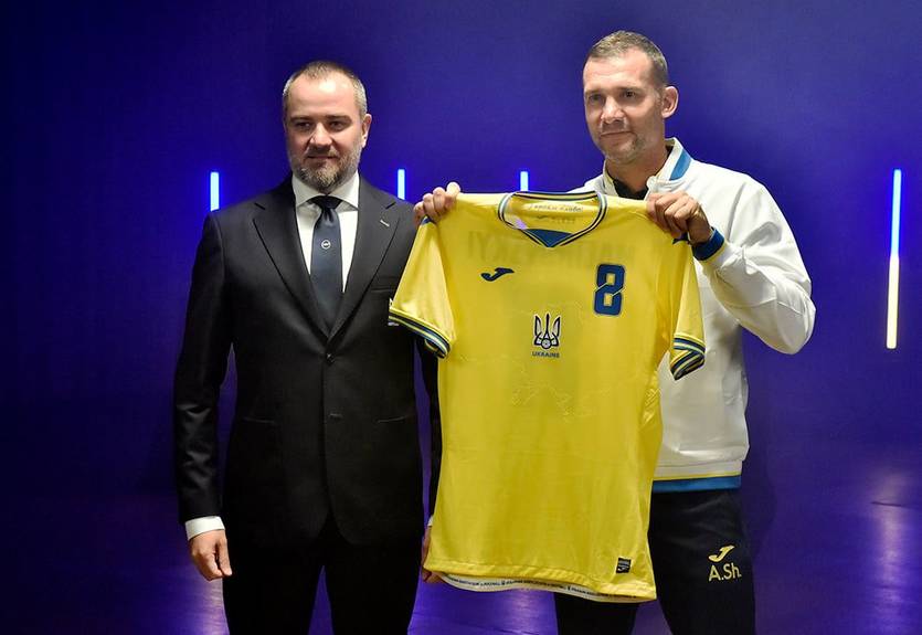 Стало известно, что нанесут на футболку сборной поверх "Героям Слава"