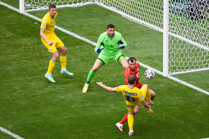 Пандев зарабатывает пенальти / Getty Images