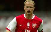 Арсенал установит статую Бергкампа