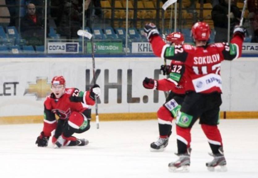 КХЛ. Амур "сушит" Кузню, Автомобилист громит Югру, минское Динамо снова побеждает