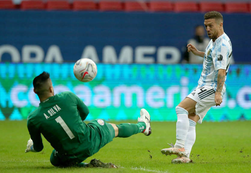 Кубок Америки: Аргентина обыграла Парагвай, Уругвай вырвал ничью проти Чили