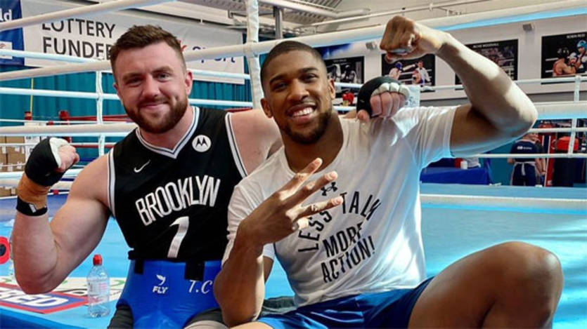 Джошуа и Карти / Instagram