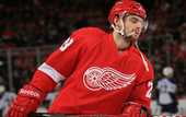 НХЛ. Детройт оформил соглашение с защитником