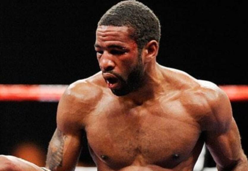 Питерсон досрочно справился с Холтом