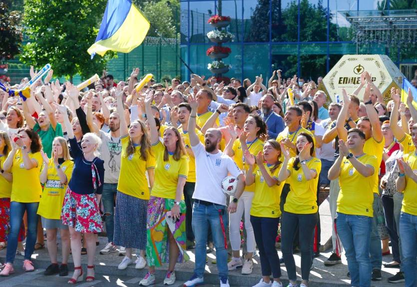 Епіцентр привітав Збірну України з перемогою і виходом в 1/4 фіналу Євро-2020