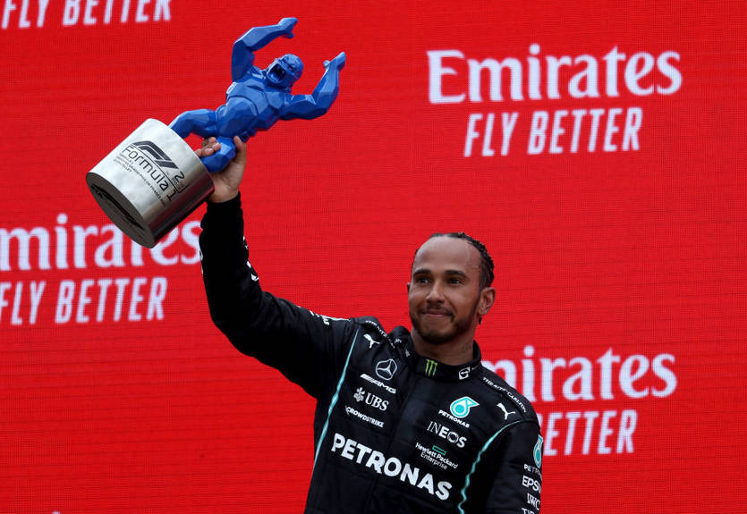 Стала известна зарплата Хэмилтона в Мерседес Стала известна зарплата Хэмилтона в Мерседес