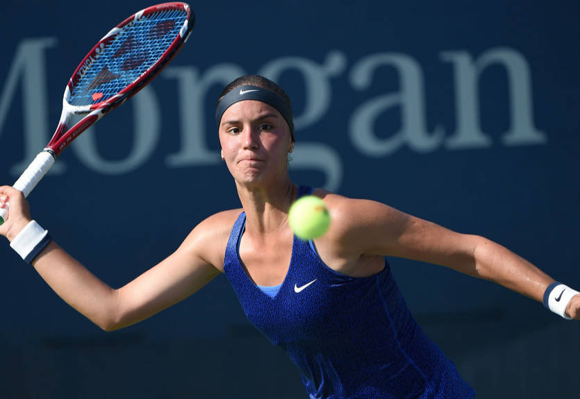 Калинина вышла в четвертьфинал престижного турнира во Франции