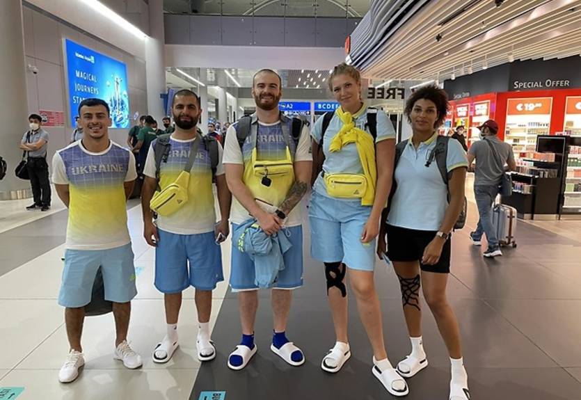 Первая большая группа украинских олимпийцев отправилась в Токио