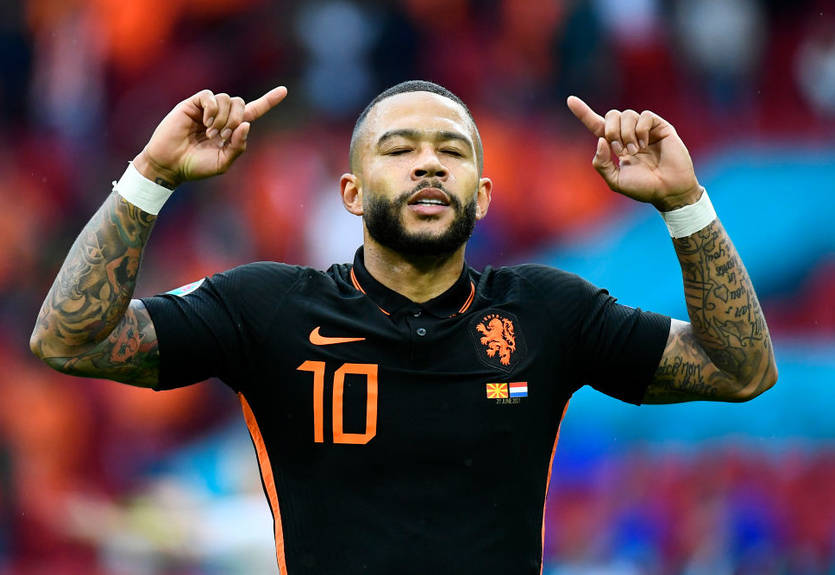 Депай прибыл в Барселону