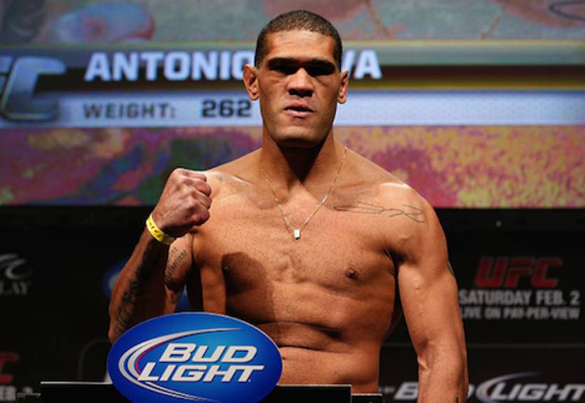 UFC 156. Антонио Силва нокаутировал Алистара Оверима