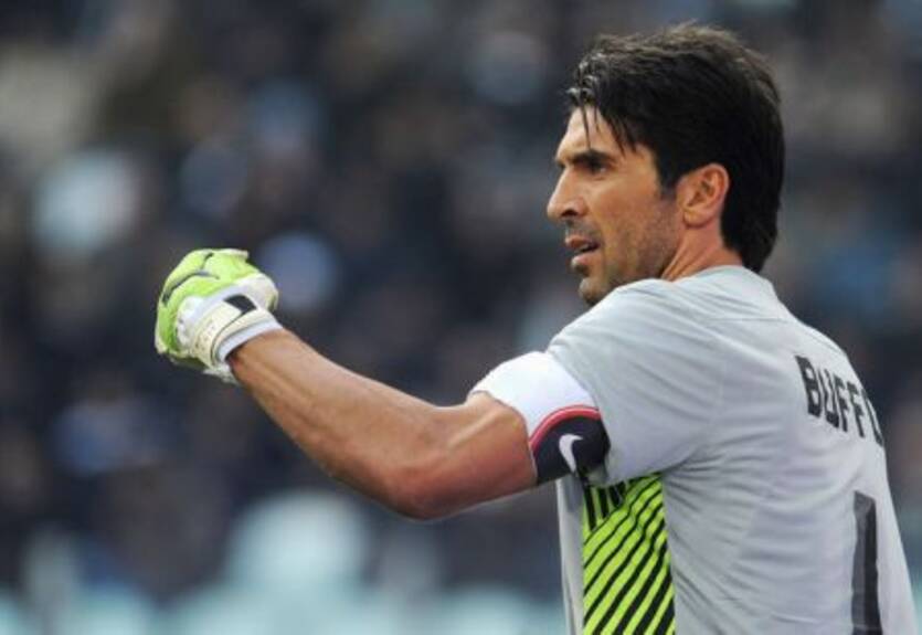Агент: Буффон продлевает контракт